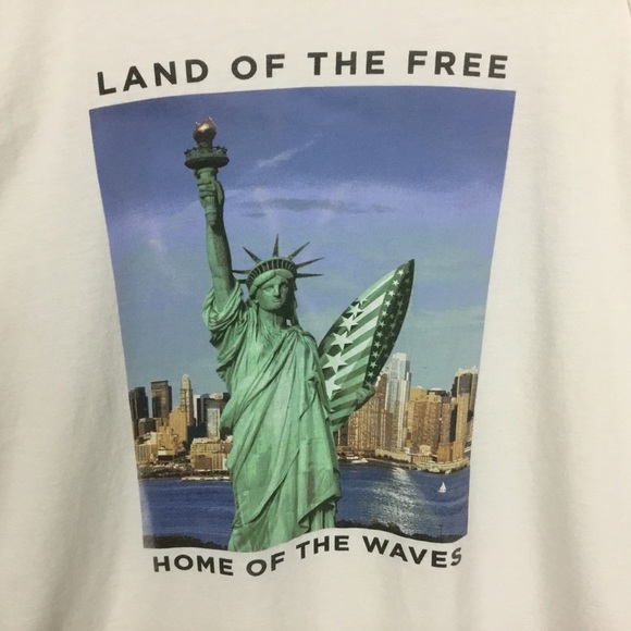 Altru Men's Graphic Tank Top " Land of the free, home of the waves" - Picture 2 of 5